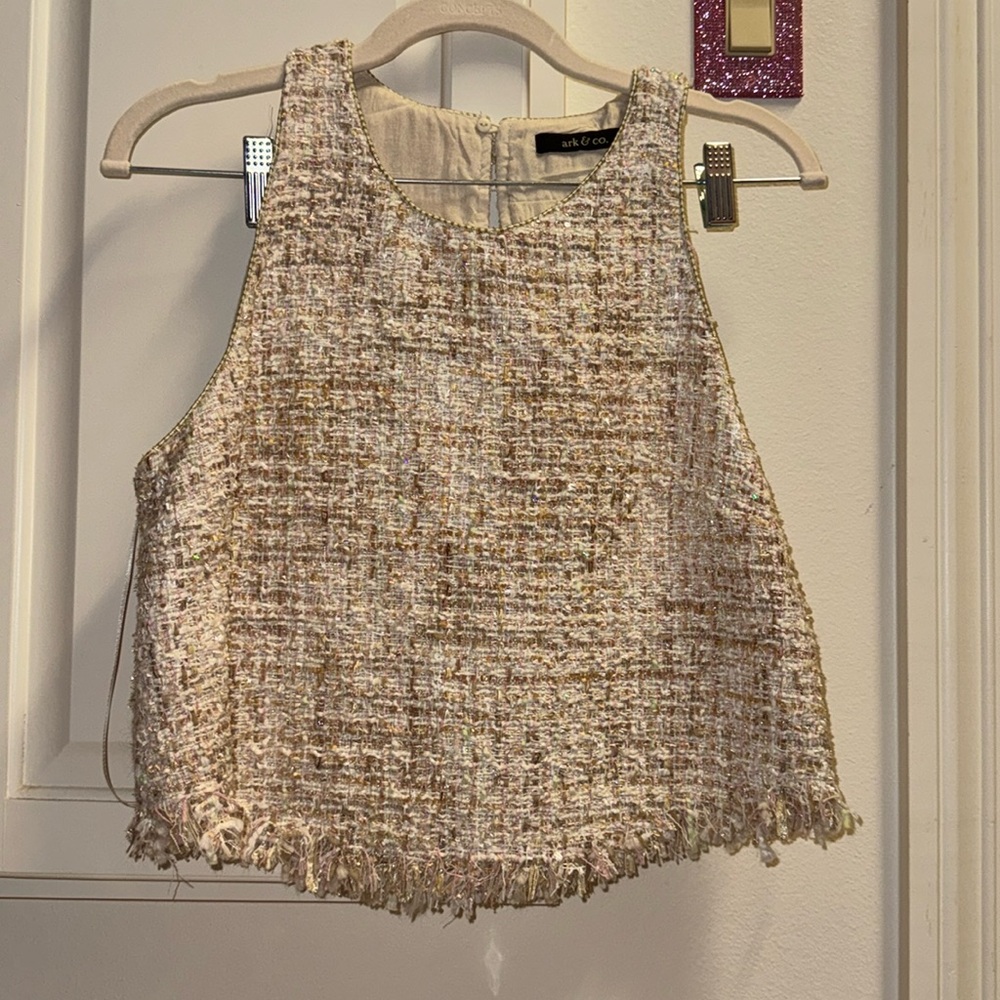 Ark & Co. Tweed top  in metallic rose gold and cream size medium.